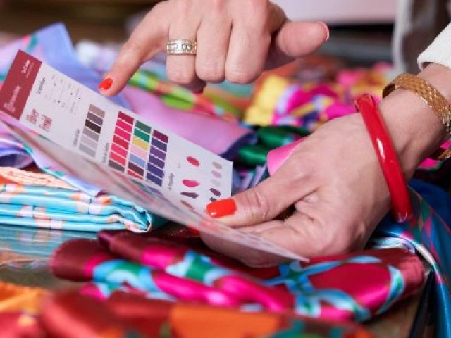 Formation Colorimétrie & Visagisme - le diagnostic couleur qui transforme votre conseil client à Cannes Formation Colorimétrie & Visagisme - le diagnostic couleur qui transforme votre conseil client à Cannes